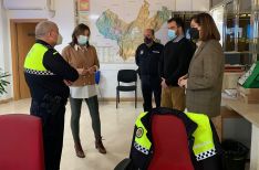 Primera visita de Durán como delegada de Seguridad Ciudadana, junto a la alcaldesa y Alberto Serrano, a la Jefatura de la Policía Local de Ronda // Ayuntamiento de Ronda