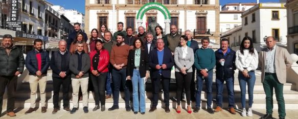 Los alcaldes exigen a Unicaja que dé marcha atrás a la clausura de varias oficinas en la Serranía. // María José García