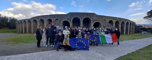 Seis alumnos y tres profesores del IES Martín Rivero viajan a Nápoles, Se trata de la tercera movilidad del curso en el marco del programa Erasmus+ que les ha permitido profundizar en la mitología italiana, 08 Mar 2022 - 17:37