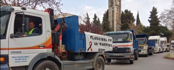 Un centenar de vehículos participan en una caravana de protesta , Taxistas y agricultores se unen a los transportistas rondeños que anuncian nuevas movilizaciones para esta semana, 21 Mar 2022 - 17:15