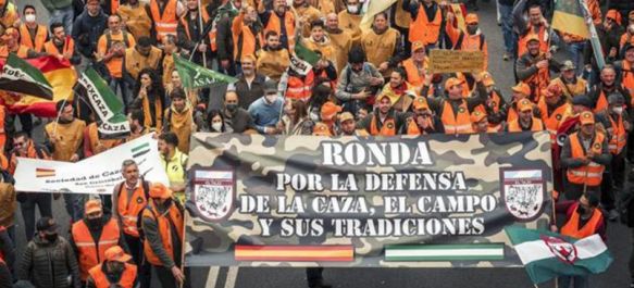 Cazadores de Ronda durante la marcha por el paseo de la Castellana // Sociedad de Cazadores El Tajo