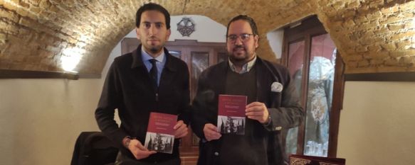 José Muñoz publica un nuevo libro que recoge la historia de la Hermandad de los Gitanos, ‘Entre saetas y romero’ es la obra que el secretario de la hermandad redactó durante el confinamiento, basándose en relatos transmitidos oralmente durante generaciones, 08 Apr 2022 - 09:22