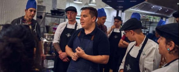 Herrera en su escuela de cocina El Golimbreo, ubicada en la calle Jerez de Ronda  // El Golimbreo