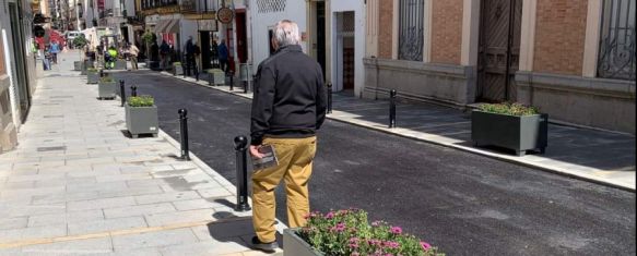 Vuelven a abrir la tráfico la calle Virgen de los Remedios , Ya han finalizado las obras de remodelación con las que se ha ampliado el acerado y se ha eliminado el espacio habilitado para aparcamiento, 11 Apr 2022 - 17:36