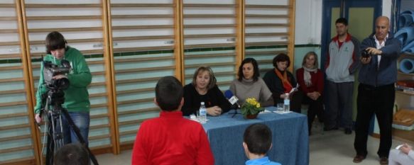Los alumnos del colegio “Virgen de la Cabeza” entrevistan a Isabel Mª Barriga, La primer teniente de alcalde acude al programa de Canal Charry TV, 27 Jan 2012 - 20:19