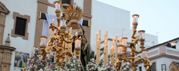 La tristeza de María Santísima en la Soledad culmina un fervoroso Viernes Santo, La sagrada imagen fue portada por 62 horquilleros, en un trono cuya estructura se había aligerado y ante la mirada de cientos de cofrades y fieles, 13 Apr 2022 - 11:26