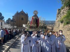 Nuestra Señora de Loreto estrenó un lustroso manto rojo de terciopelo. // Jairo García Romero