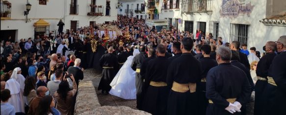 Salida procesional de la Real Hermandad del Santo Entierro de Cristo desde la Iglesia de El Espíritu Santo el Viernes Santo // Paloma González 