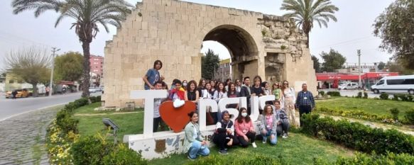 Alumnos del IES Martín Rivero viajan a Polonia y Turquía gracias al Programa Erasmus+, Además de realizar investigaciones junto a alumnos de varios países, los estudiantes y varios profesores han disfrutado de ciudades como Estambul y Cracovia, 19 Apr 2022 - 17:40