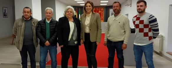 José Rosado, Rafael Peña, Francisca Cortés, Joaquín Becerra y Francisco Almario posan junto a la alcaldesa // CharryTV