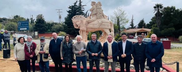 La escultura de Ricardo Dávila marca el inicio del nuevo sendero. // Diputación de Málaga.