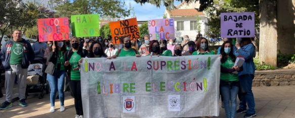 Más de medio centenar de padres secundan la protesta para recuperar una línea de Infantil, El AMPA Ciudad del Tajo, del Colegio Miguel de Cervantes, denuncia una reducción del 50% de las plazas de esta etapa de cara al curso 2022/2023, 26 Apr 2022 - 08:52