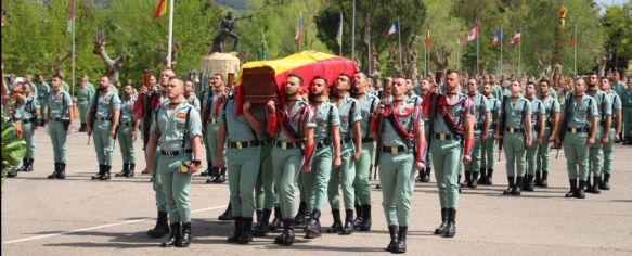 El Grupo de Caballería Reyes Católicos brinda el último adiós al legionario Jordi Oñoro, El acto se ha desarrollado en el Cuartel de La Legión en Ronda y ha estado presidido por el teniente general José Rodríguez, jefe de la Fuerza Terrestre, 27 Apr 2022 - 18:15