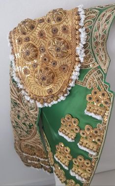 La nueva saya de la Virgen es obra del bordador Paquili, a partir de un traje de luces de Francisco Rivera Ordóñez. // Hermandad de la Paz Ronda