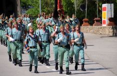 En primer plano el teniente coronel Luis Santamaría, jefe del Grupo de Caballería Reyes Católicos // Manolo Guerrero