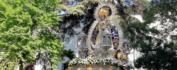 La Patrona de Ronda celebró en las calles el 75 aniversario de su Coronación Canónica, Cientos de rondeños vivieron de cerca la Procesión Gloriosa y la eucaristía conmemorativa que había organizado la Hermandad de La Paz en la Alameda, 09 May 2022 - 09:47