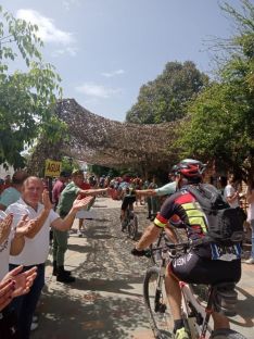 El caballero legionario se encontraba en el punto de avituallamiento instalado en este municipio gaditano cuando una niña dio la voz de alarma // Organización 101 kilómetros de La Legión de Ronda