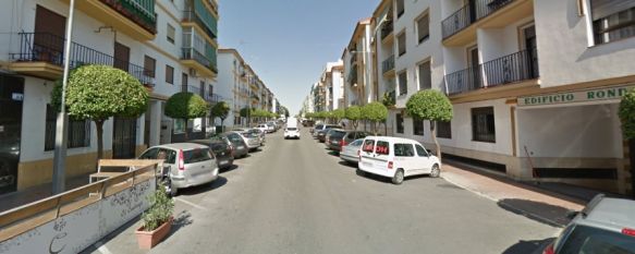 Hace semanas el okupa arrojó un cristal de grandes dimensiones a la calle que, por fortuna, no ocasionó heridos. // Google Maps