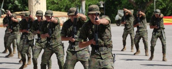 Un grupo de aspirantes a legionarios, durante la tabla de combate // Manolo Guerrero