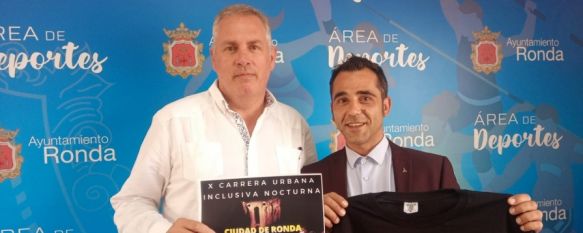 El delegado de Deportes Carlos Mirasol ha presentado los detalles de la prueba junto al director de la ONCE en Ronda, José María Martín. // Excmo. Ayuntamiento de Ronda