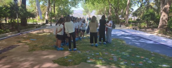 Visitar toda la provincia sin salir de Ronda a través de un mapa gigante , Se ha instalado en la Alameda del Tajo y estará disponible hasta las 20.00 horas de este lunes, 06 Jun 2022 - 11:41