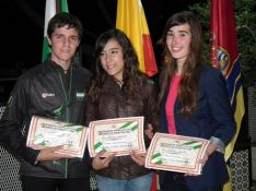 Campeones rondeños, Alejandro Marín, Belén Rojas y Eva Ruiz. // CharryTV
