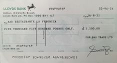 El presunto estafador envió el cheque un par de semanas antes de la fecha para la que había hecho la reserva en el restaurante rondeño. // CharryTV