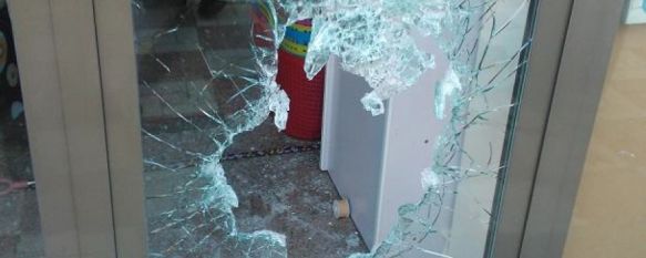 La Guardia Civil detiene al presunto autor de dos delitos de robo con fuerza en Arriate, El detenido accedió a uno de los comercios rompiendo la puerta, sustrayendo la caja registradora y diversos objetos, 03 Feb 2012 - 16:53