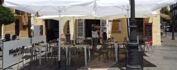 Ubicado en la plaza de España, este local abrió sus puertas hace un par de semanas.  // CharryTV