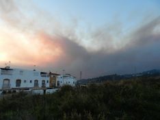 El incendio ha afectado ya a los municipios de Pujerra, Jubrique, Genalguacil y Estepona. // Cazatormentas.net