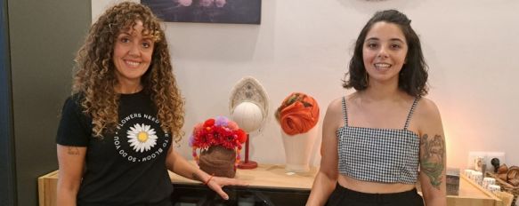 Tocados artesanos originales, de marca rondeña, para el regreso de los eventos , Hace tres años Macarena Rosado emprendió La Novia Indie para ampliar la oferta de accesorios de fiesta, que estos meses expone en el salón de peluquería Wapa, 03 Aug 2022 - 17:58