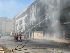 Aunque el incendio está controlado, continúan las labores de extinción // CharryTV