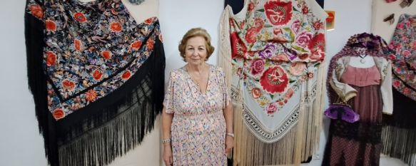 “Me lleva tanto tiempo hacer los mantones que es como si fueran mis hijos, les coges cariño”, La manriqueña Rosario Solís lleva casi tres décadas exponiendo en Ronda auténticas reliquias de artesanía textil, entre ellas piezas que datan de 1900, 26 Aug 2022 - 17:14