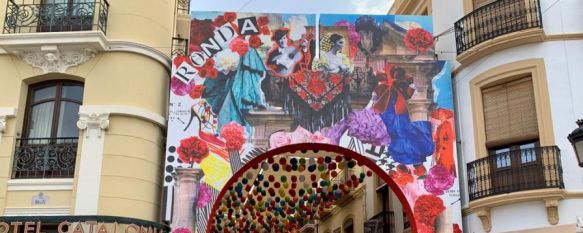 Antonio Ordóñez y su hija Carmen darán la bienvenida a la feria del centro, El Ayuntamiento de Ronda ha instalado la portada de Carrera Oficial, obra del diseñador rondeño Javier Jiménez, 29 Aug 2022 - 11:20