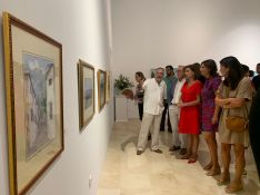 Al acto inaugural también acudieron el hijo del desaparecido artista, así como la responsable de Artes Plásticas y Espacios Museísticos de la Fundación Unicaja, Emilia Garrido // CharryTV