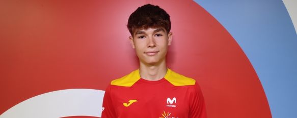 El joven rondeño con la camiseta oficial de la Real Federación Española de Ciclismo.  // CharryTV