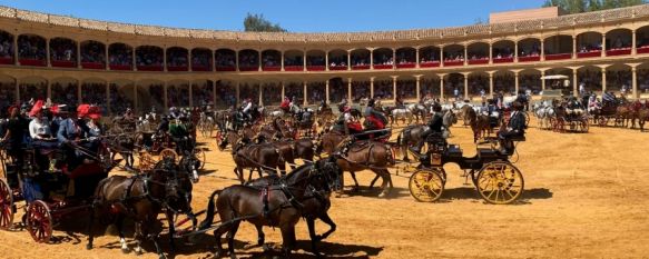 La 44ª edición del Concurso Exhibición de Enganches pone el broche de oro a la feria, El trofeo de la Real Maestranza de Caballería de Ronda al enganche a la calesera mejor puntuado correspondió al coche presentado por la Familia Valencia Domecq, 05 Sep 2022 - 09:05