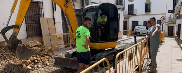 Las actuaciones contemplan la renovación del colector ubicado en esta céntrica vía y la reparación del pozo de la zona. // Ayuntamiento de Ronda