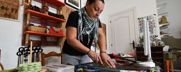 La artesana Isabel Quirós instala su taller en Genalguacil