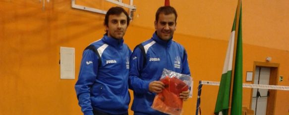 David Sierra y José A. Rojas en el podium en el Encuentro Internacional de Bádminton Veterano de Alhaurín de la Torre. // CharryTV