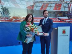 María José Aragonés (hija de Luis Aragonés) junto a Ignacio Alonso (delegado de Participación Ciudadana del Ayuntamiento de Ronda). // CharryTV