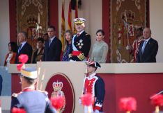 Los Reyes de España y la infanta Sofía, junto al presidente del Gobierno, Pedro Sánchez // Manolo Guerrero