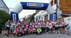 Familiares y amigos del homenajeado portaron camisetas con su imagen  // Marcha Cueva del Gato