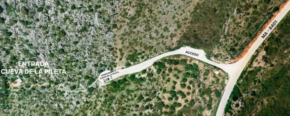 El acceso rodado a la cavidad se realiza desde el punto kilométrico 4,430 de la carretera MA-8401 (Benaoján-Cortes de la Frontera). // CharryTV El acceso rodado a la cavidad se realiza desde el punto kilométrico 4,430 de la carretera MA-8401 (Benaoján-Cortes de la Frontera). // CharryTV