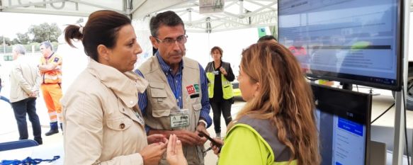 La directora de Emergencias 112 Andalucía, Ana Celia González, y el delegado provincial de Agricultura y Desarrollo Rural, Fernando Fernández Tapia, han encabezado el operativo del simulacro. // Junta de Andalucía