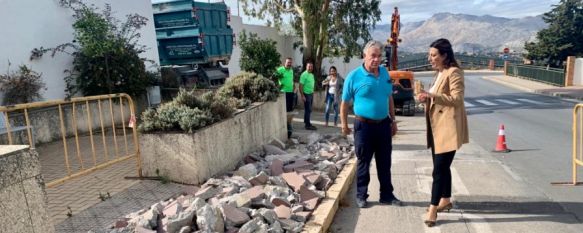 Los trabajos han comenzado en la calle Fernando de los Ríos, donde se está renovando el acerado. // CharryTV