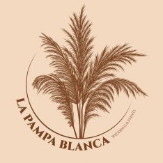 El nombre de la empresa se debe a una peculiar flor que estuvo muy presente en la boda de María José y Sergio. // La Pampa Blanca