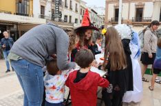 Los más pequeños se divirtieron con los juegos y talleres que Andén Mágico ofreció en la plaza del Socorro.  // CharryTV