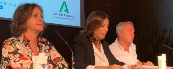 García junto a la alcaldesa de Ronda, María de la Paz Fernández, y el director gerente del Servicio Andaluz de Salud (SAS), Diego Agustín Vargas. // Nacho Garrido