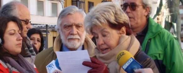 Varios colectivos rondeños se unen en apoyo al juez Baltasar Garzón, Esta tarde han dado lectura a un comunicado en la plaza del Socorro y han convocado una concentración para mañana a las 13:00 horas, 10 Feb 2012 - 21:50